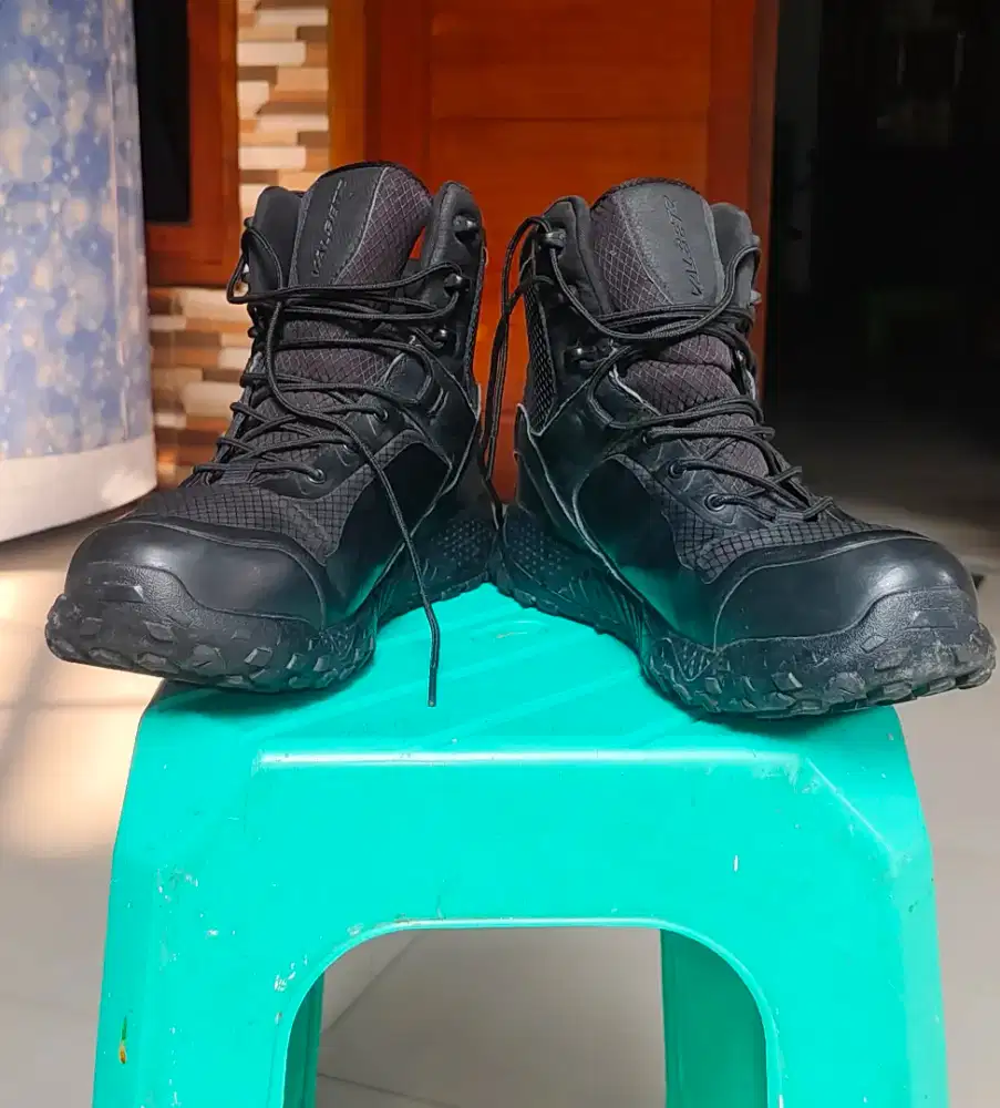 Sepatu kerja pria