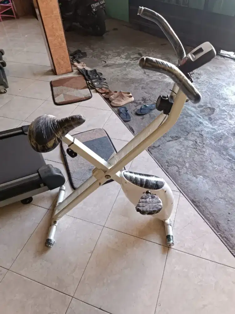 Alat fitness sepeda statis