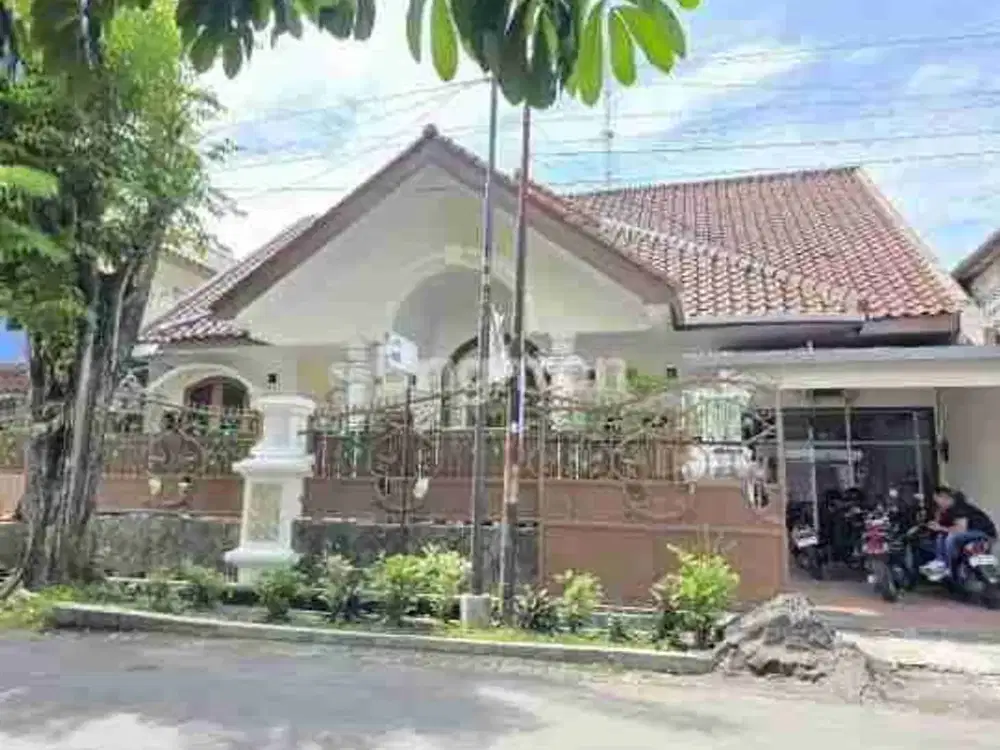 DIJUAL RUMAH LOKASI PREMIUM DEKAT KAMPUS STIE YKPN/ UPN / EXIT TOL DI SETURAN SLEMAN