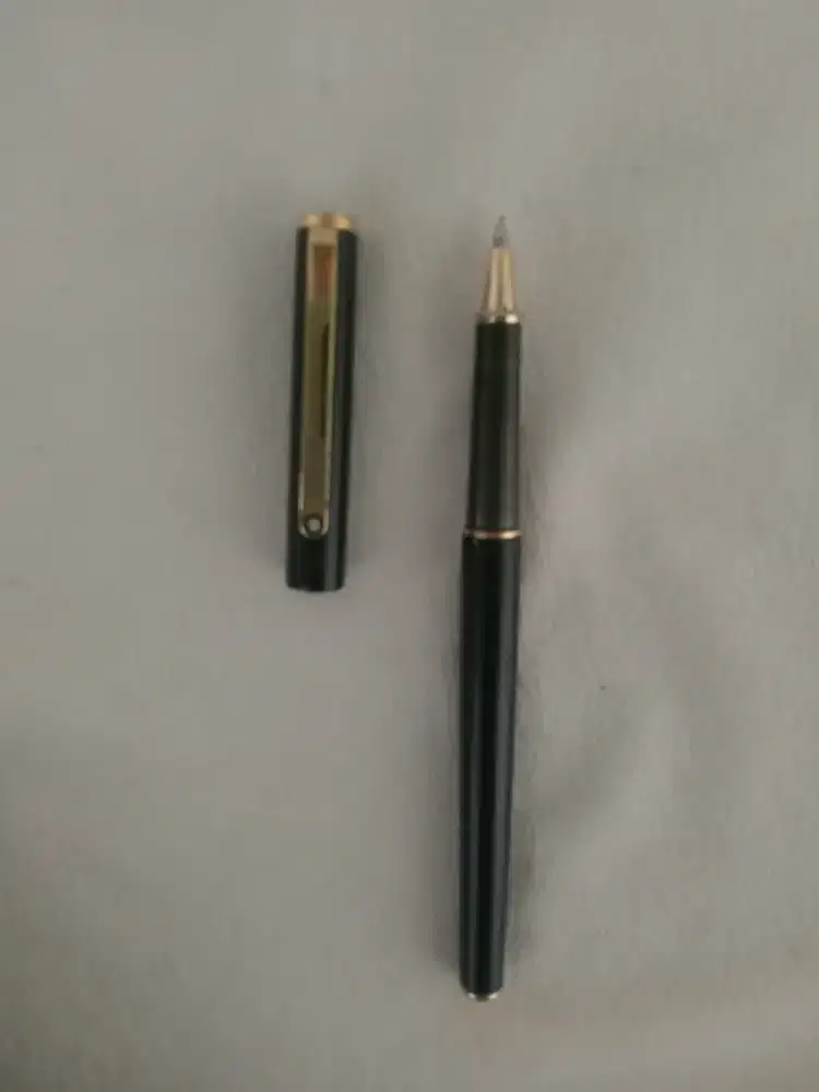 Montblanc classic vintage metal gold rollerball