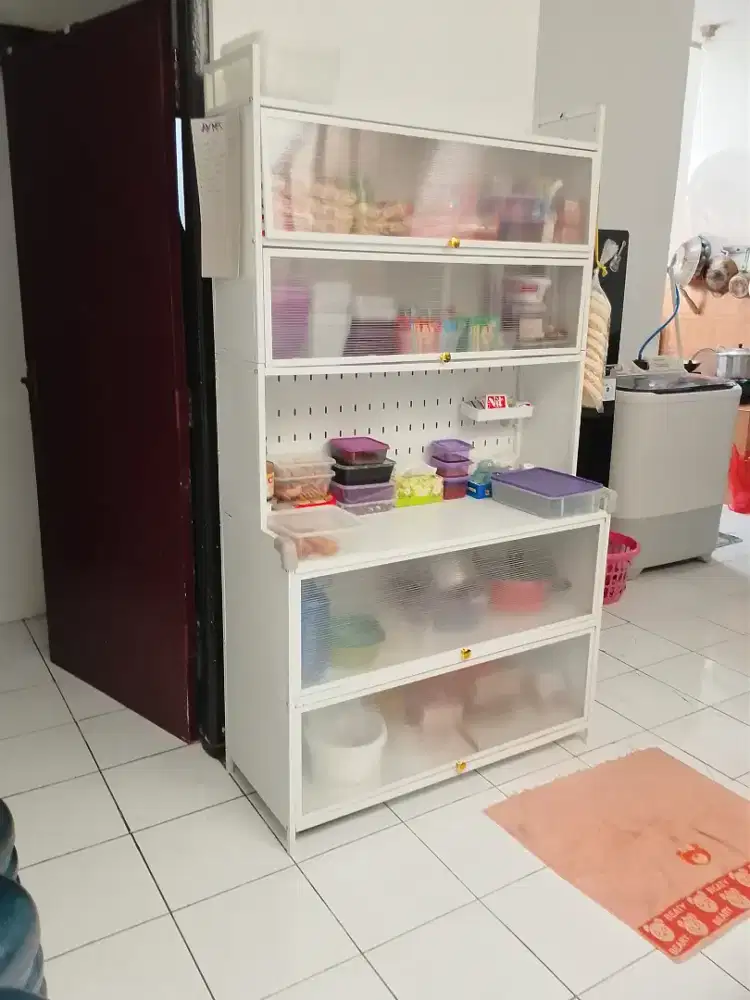 Lemari/kabinet serbaguna