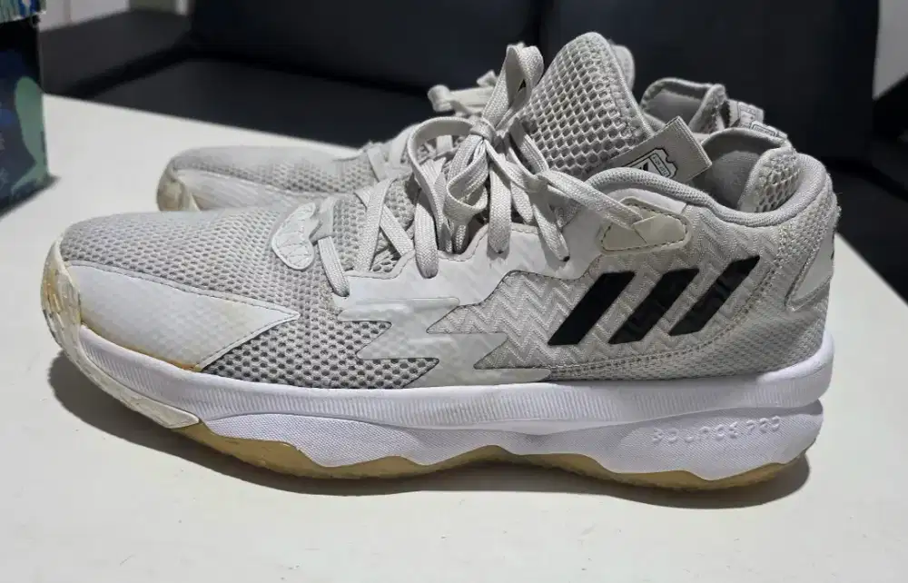 Sepatu Adidas Original Dame 8 (Cloud White) uk 43