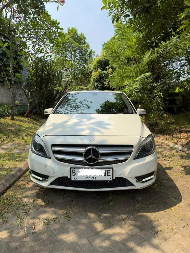 Mercedes Benz B200 1.6 AT Sport AMG Putih Terawat Pajak Hidup
