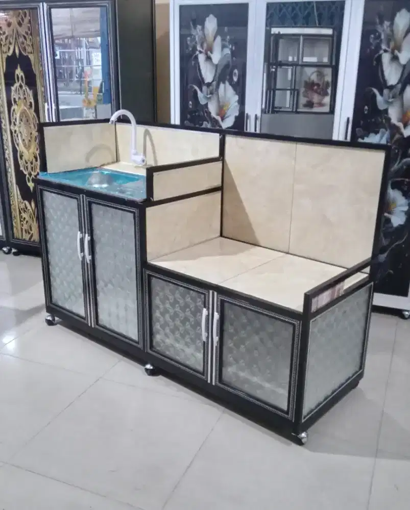 Meja kompor wastafel,dilengkapi rak piring di bagian bawsah