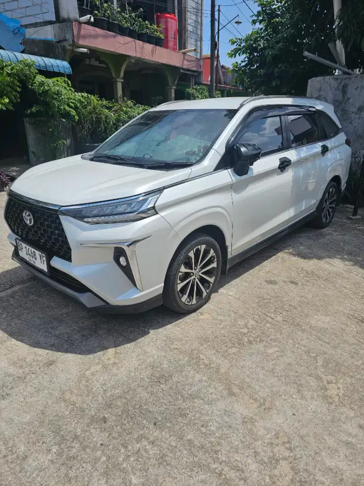 Di Jual mobil Avanza Veloz Q