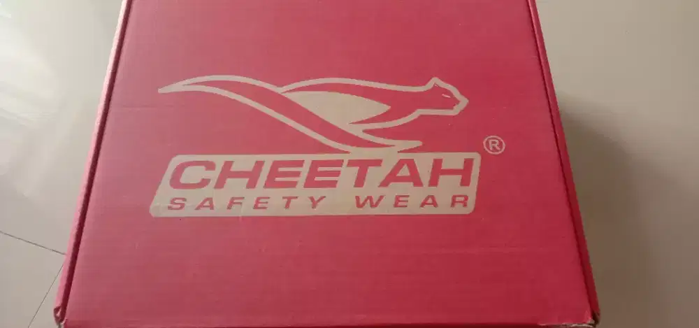 Sepatu safety merk Cheetah