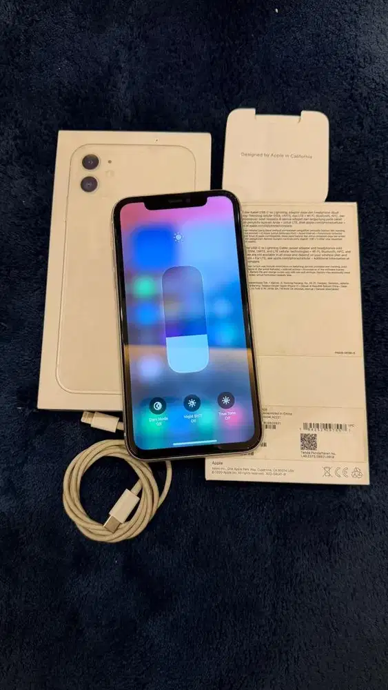 Iphone 11 White 64GB Resmi Ibox Lengkap