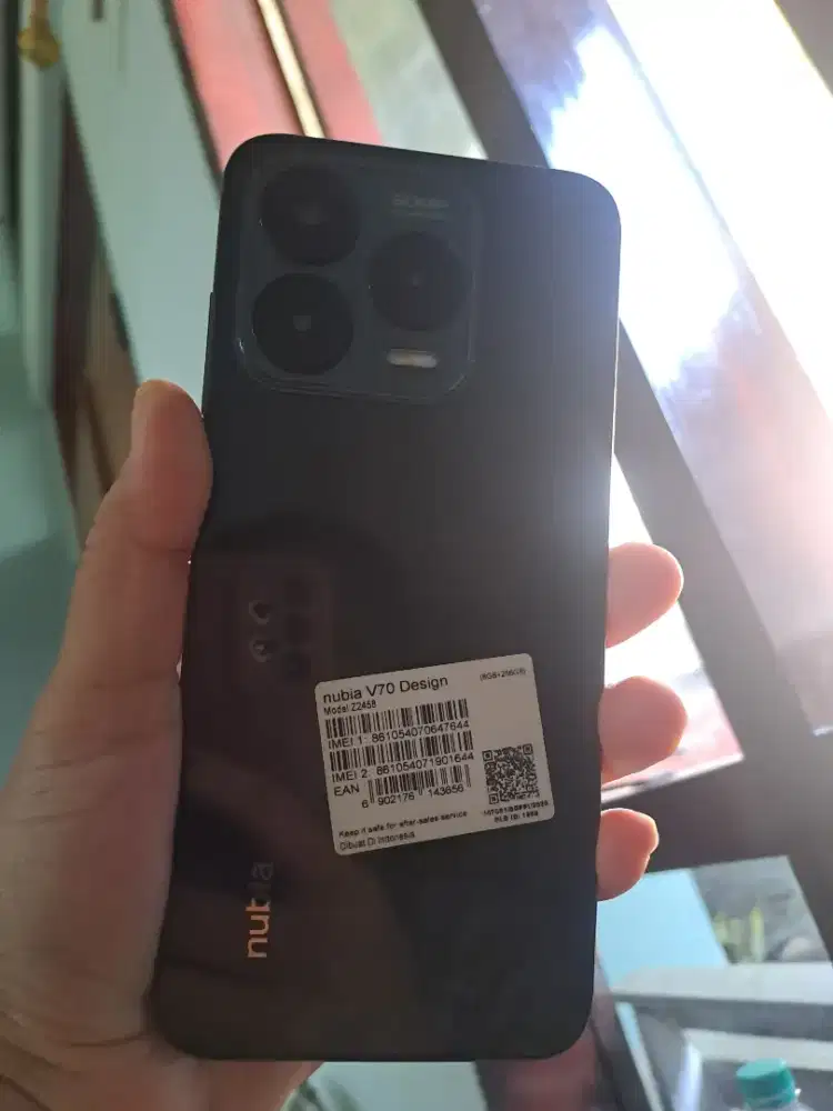 Nubia v70 design