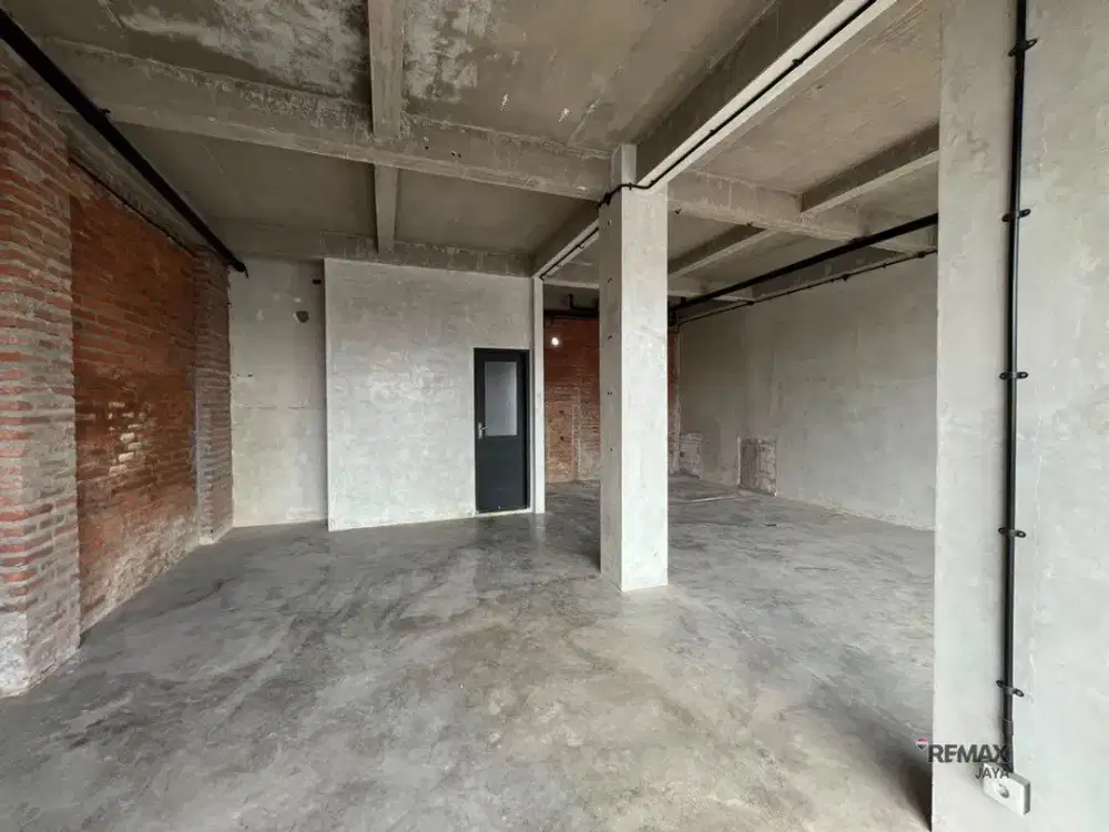 Strategic 2-Storey Building For Rent In Canggu - Thumbnail 4