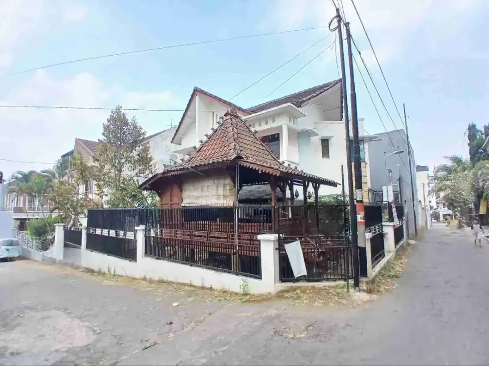 Villa Hook 344 m² Dekat Aston Inn Batu – 8 Kamar + View Gunung & Kota