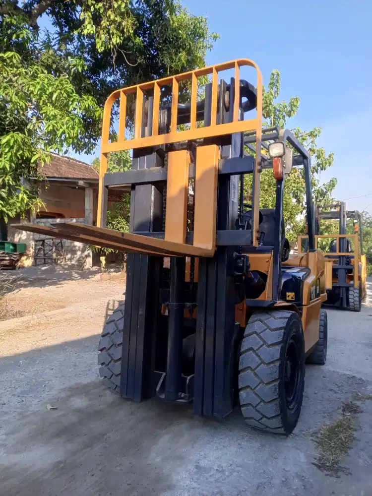 Forklift 3 Ton Caterpillar 2020 three lift