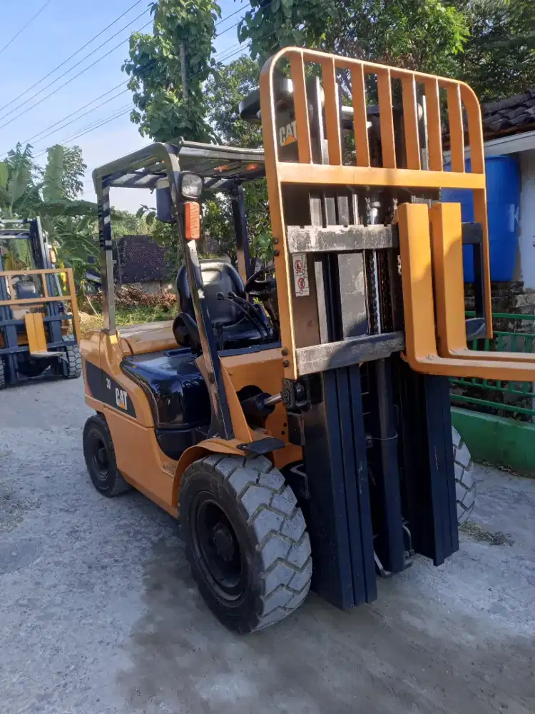 Forklift 3 Ton Caterpillar Tahun 2020 Three lift