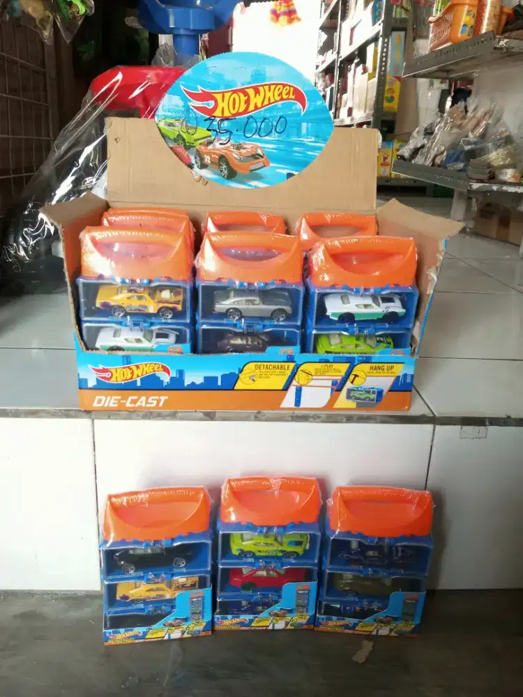 Mainan Anak Hot wheels koper isi 3