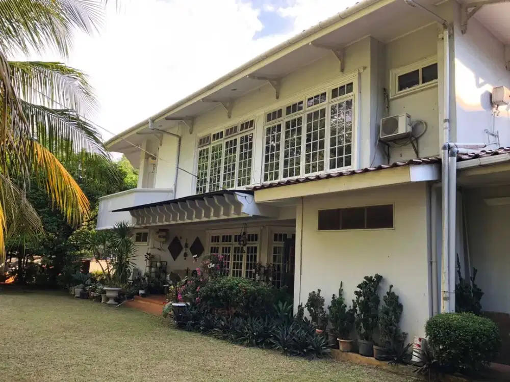 Dijual Rumah Mewah Besar Ada Swimming Pool dan Paviliun Menghadap Selatan Lokasi Strategis Dekat Blok M Square di Kebayoran Baru Jaksel Wt 18267