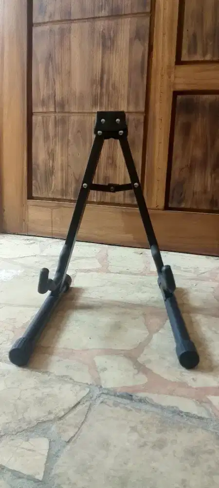 Stand gitar kondisi baru