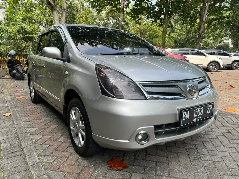 Grand Livina 1.5 XV MT 2012