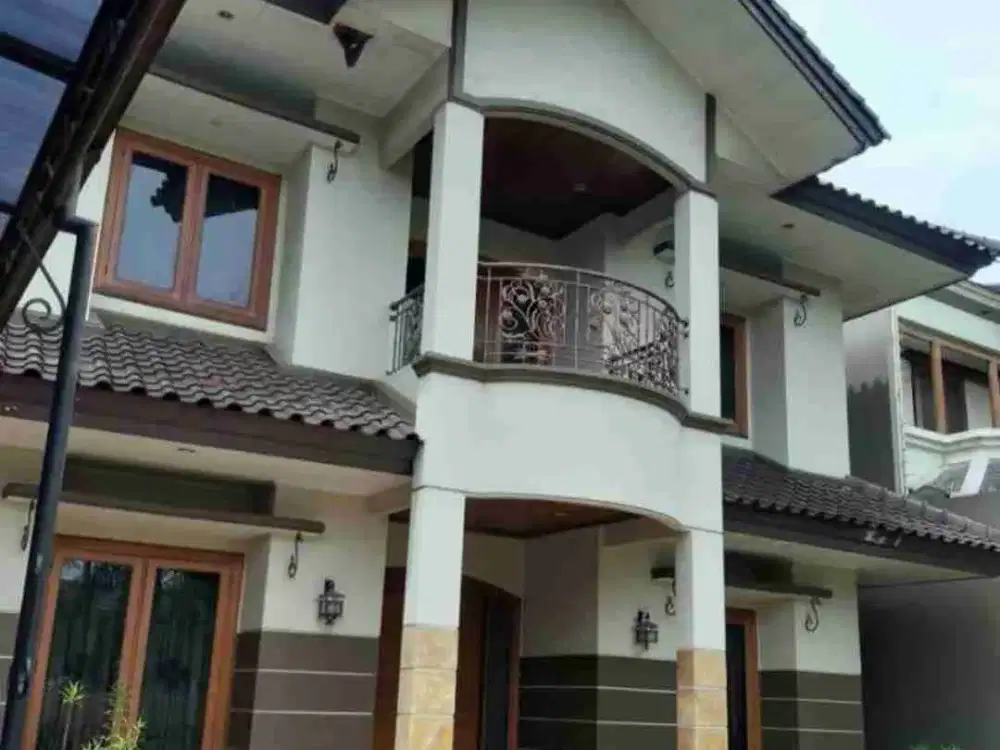 dijual rumah bagus 2 lantai, siap huni. Cibubur, Jaktim