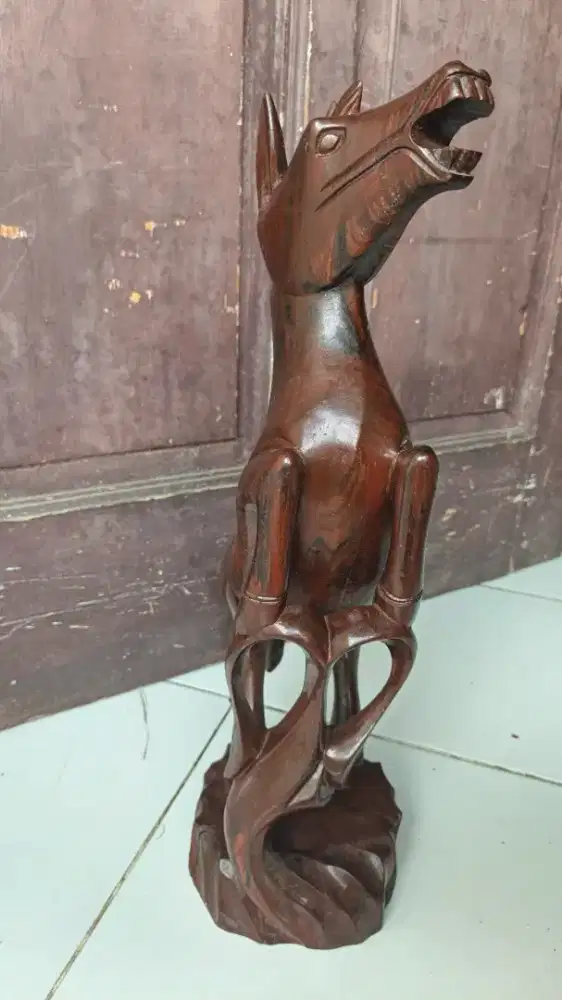 Patung Kuda Jingkrak kayu