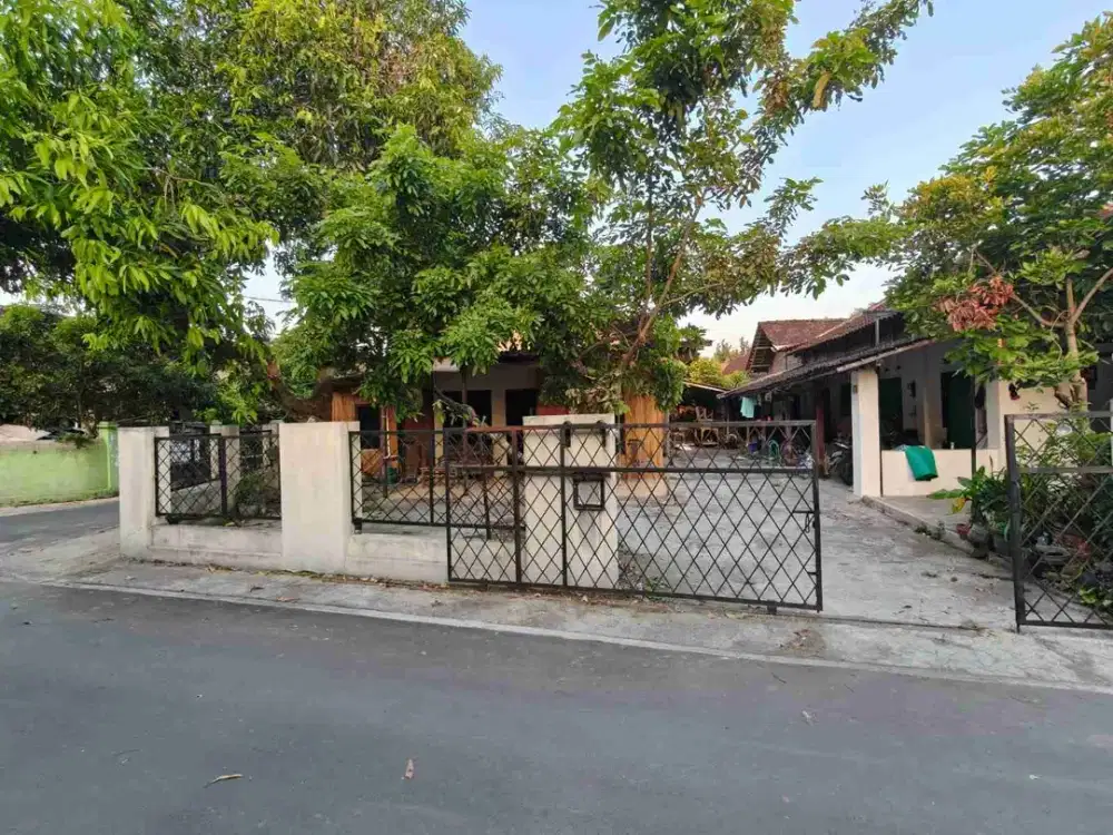 Rumah Halaman Luas Dekat Lapangan Baturan Clmadu