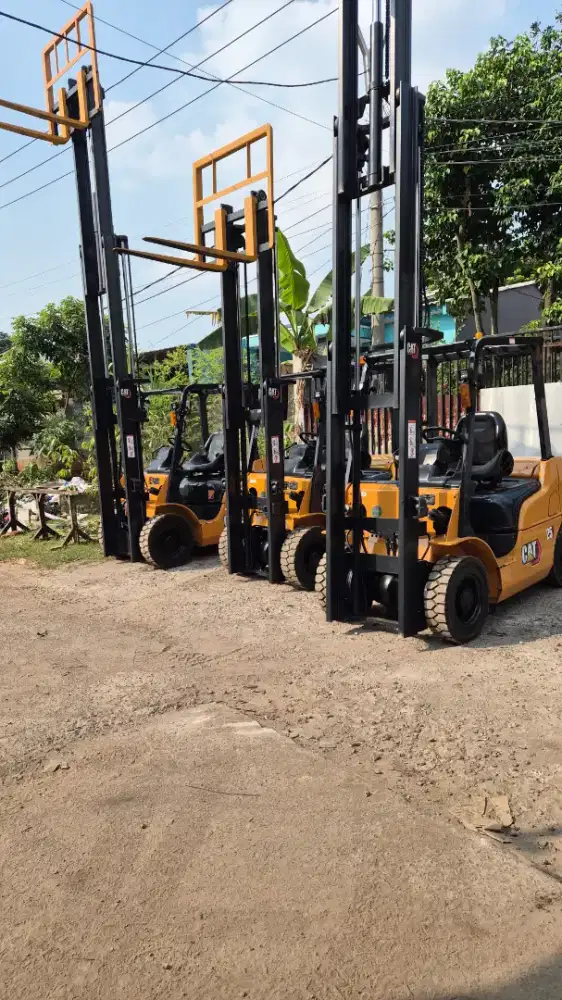 Forklift 2,5 ton siap Kerja Caterpillar 2021