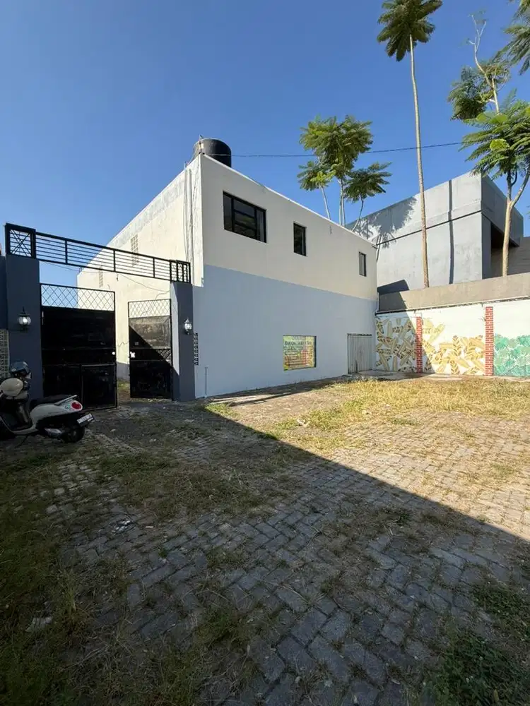 Rumah Ruko Area Kampus Luas Strategis dan Murah di Tawangmangu Jember