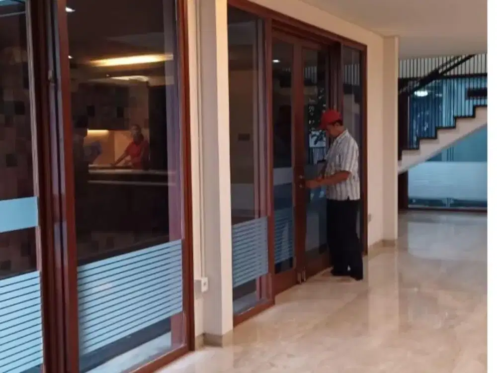 Disewakan Rumah di Menteng siap huni LB 700 M² LT 650M²