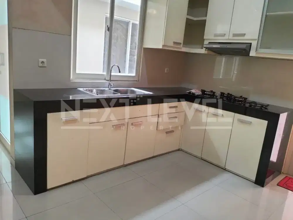 Disewakan rumah di alam galaxy surabaya barat