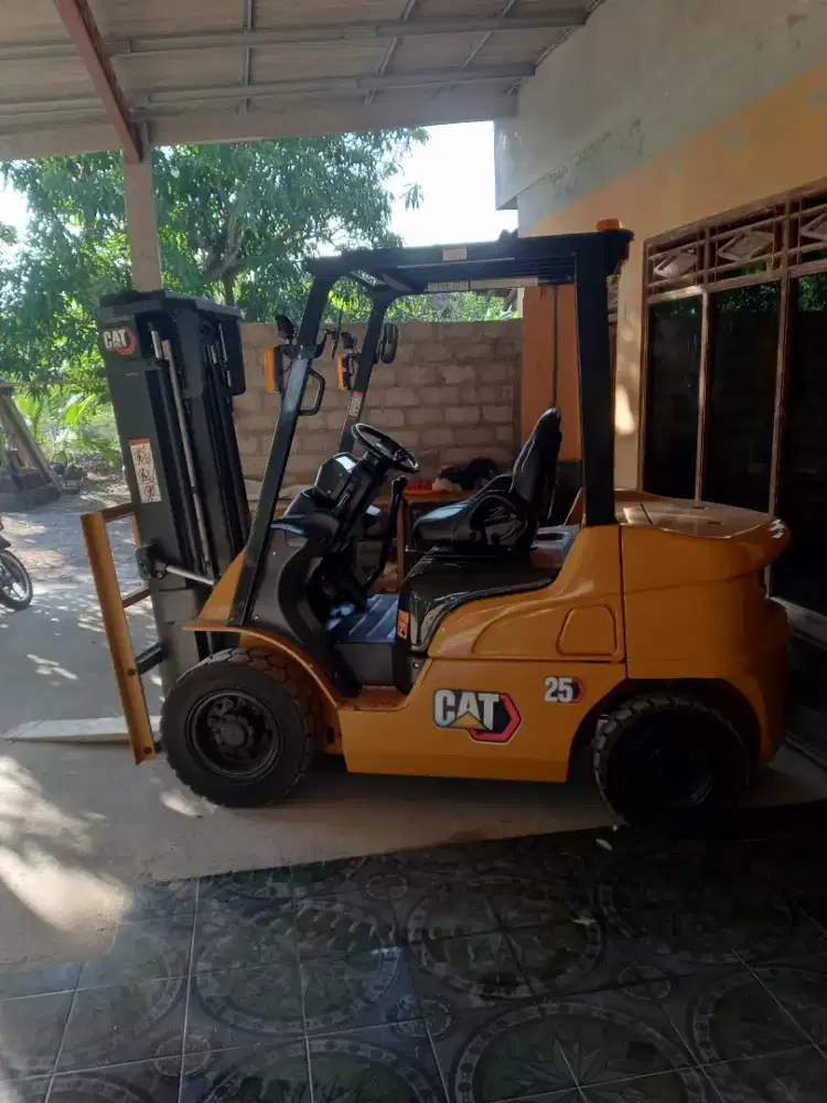Forklift 2,5 ton Caterpillar 2021
