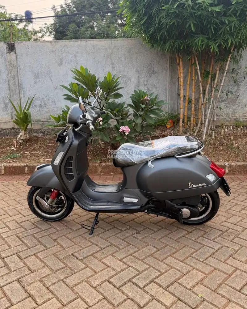 JUAL MURAH VESPA GTS 150 3V 2016 MULUS