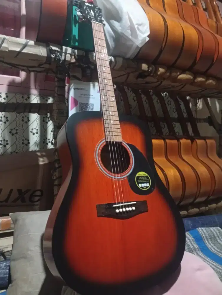 Gitar akustik jumbo