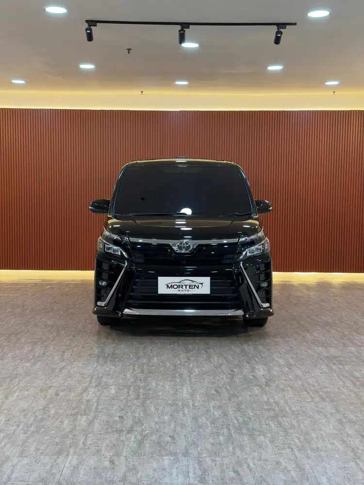 Toyota Voxy 2.0 AT
