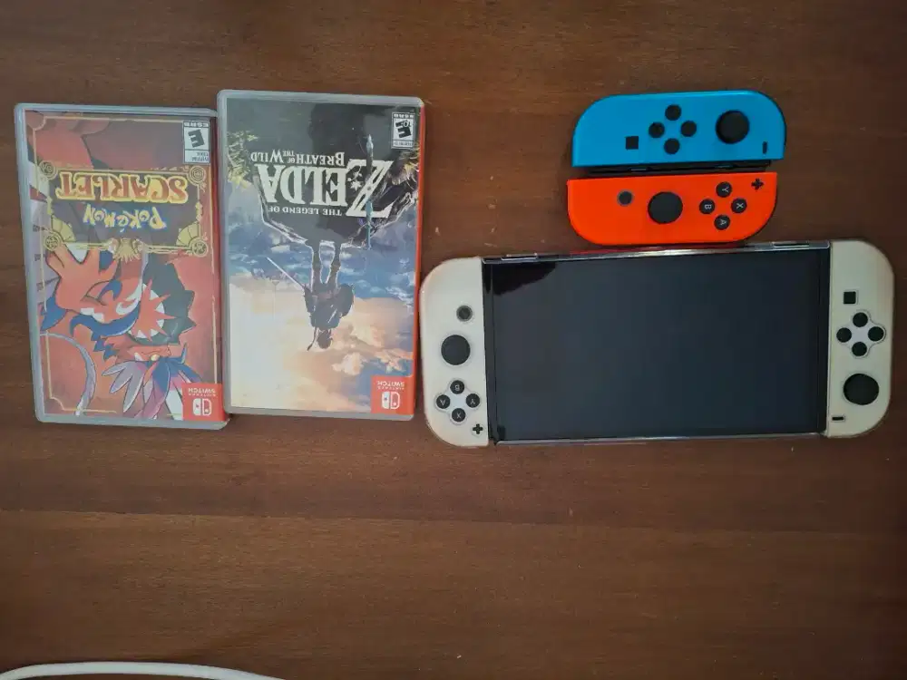 Nintendo Switch OLED +  Joycon + Pokemon Scarlet + Breath of the Wild