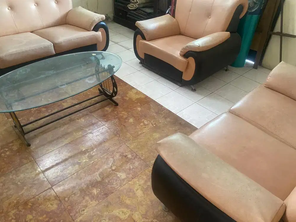 dijual sofa 3 beserta mejanya