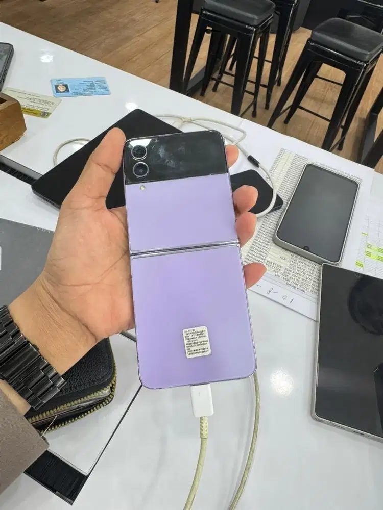 FOR SALE SAMSUNG ZFLIP 4