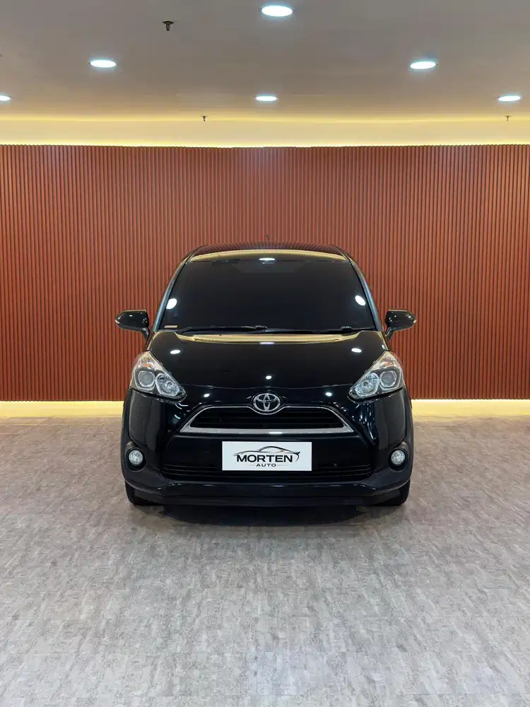 Toyota Sienta 1.5 V CVT