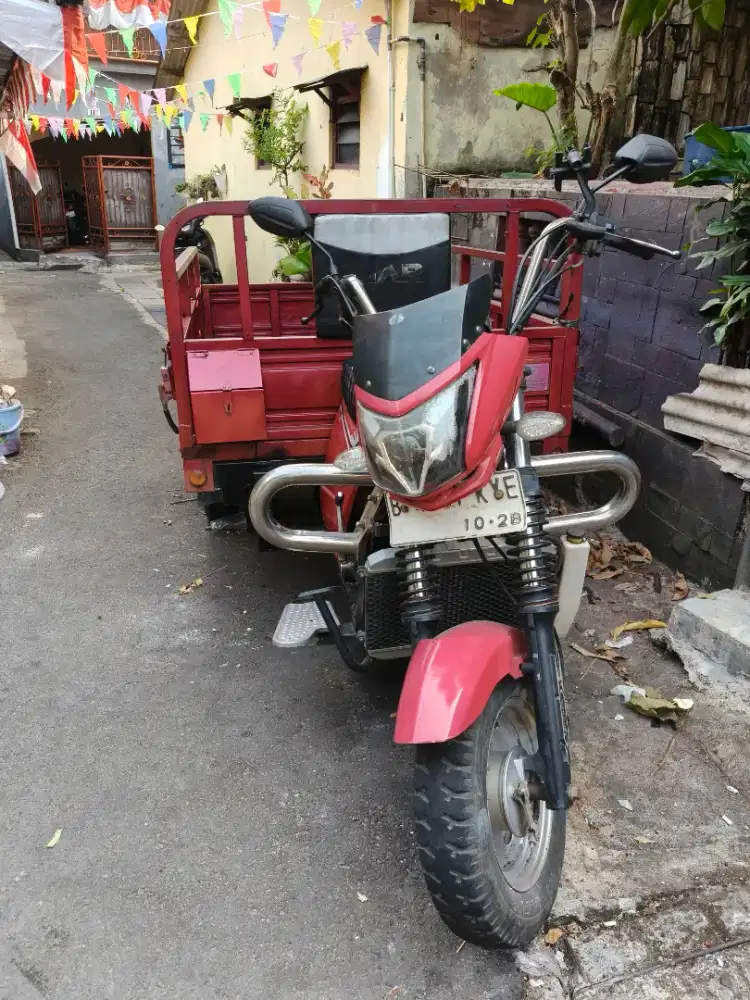 Viar tiga roda cc 300 tahun 2024 merah