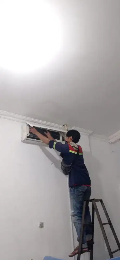 AC kurang  dingin ,bocor ,berisik ,AC mati ,dll . hubungi kami segera
