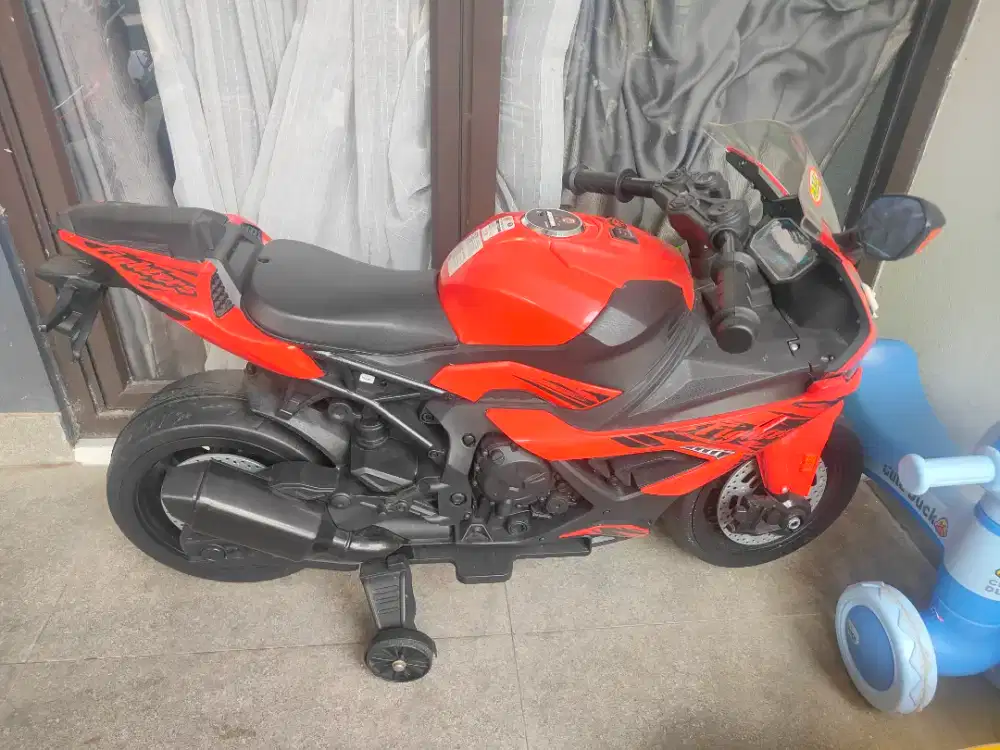 Motor mainan anak injek
