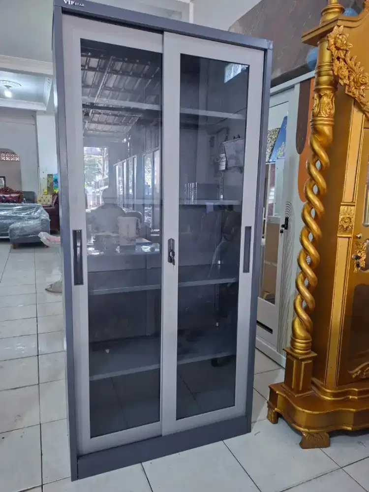 Lemari arsip 2 pintu bahan plat tebal merk VIP Star T.185cm