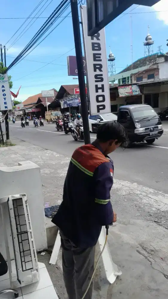 AC DI RUMAH KURANG DINGIN? SAATNYA SERVICE
