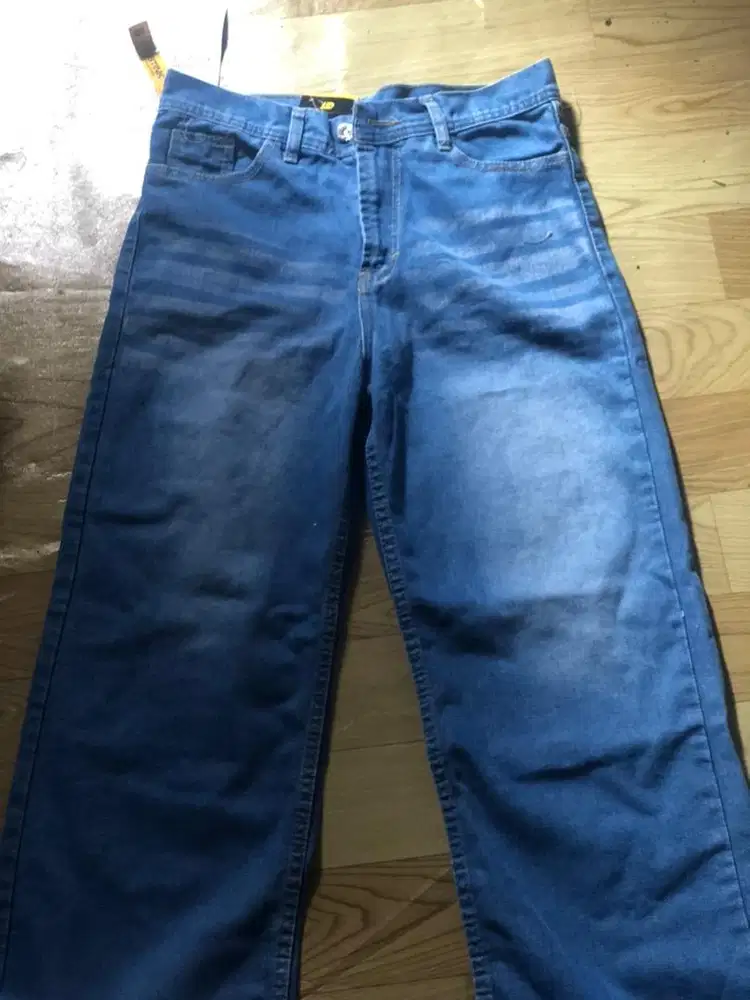 Celana jeans masih baru