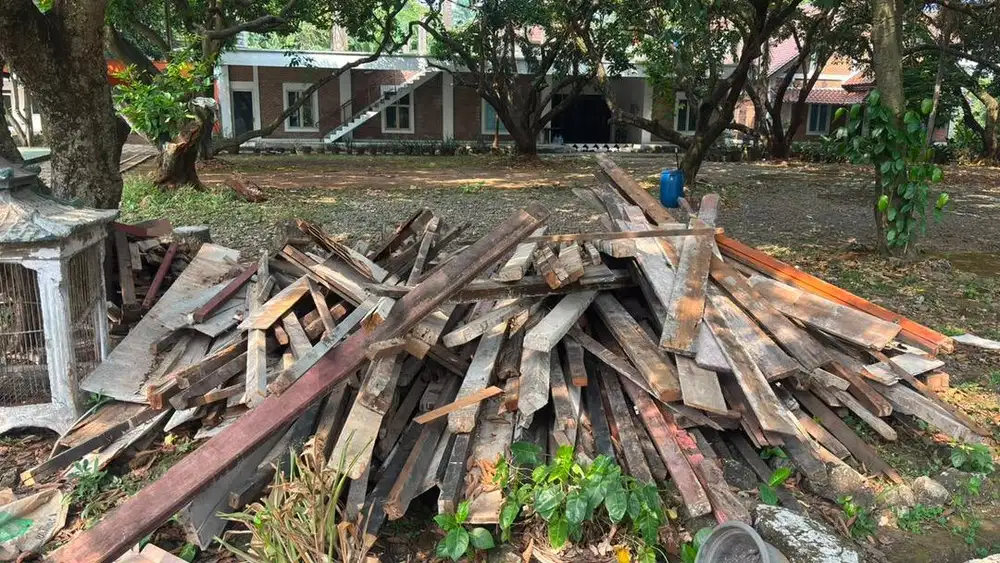kayu bekas bangunan