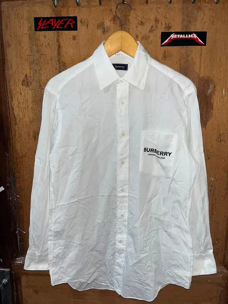 Burberry putih kemeja