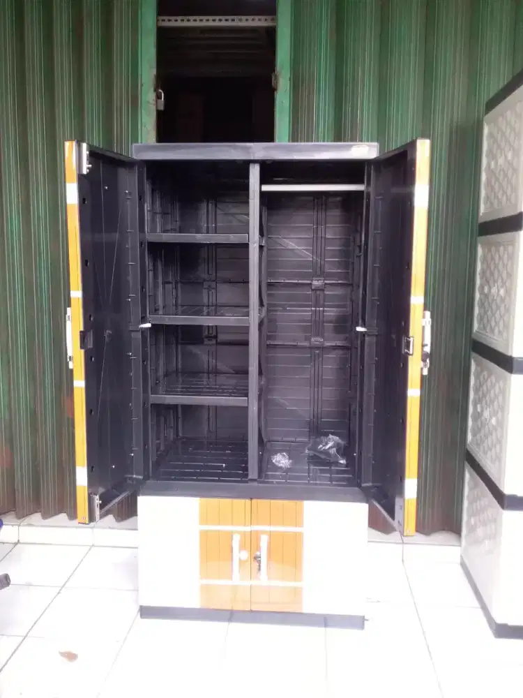 Lemari plastik gantung