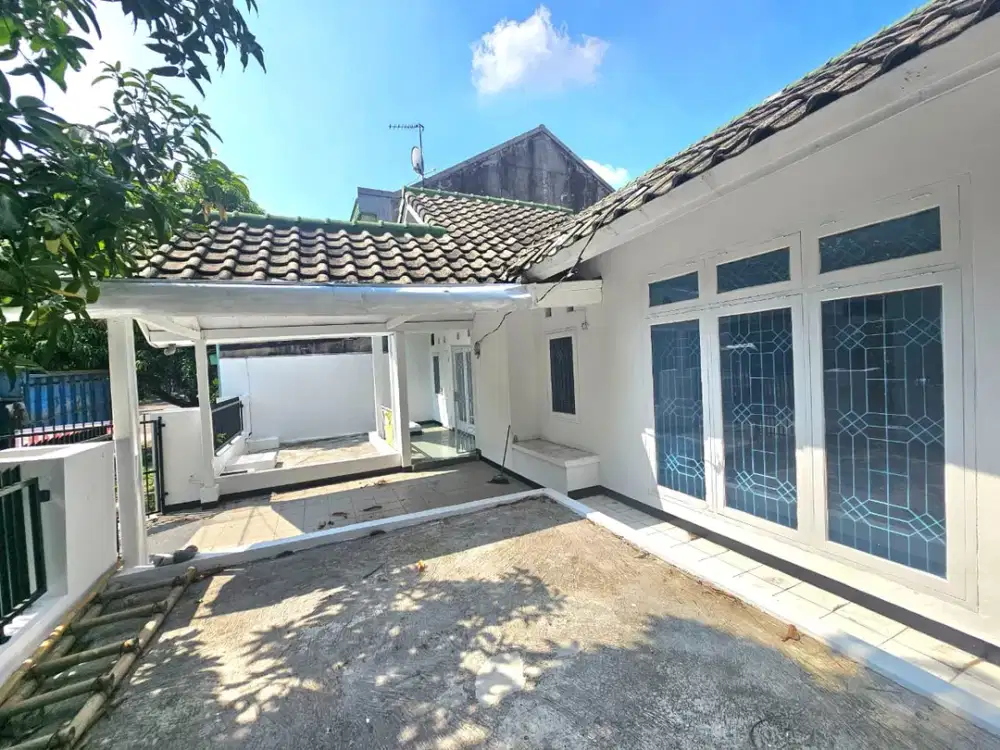 DISEWAKAN! Rumah Cantik + Hook di Boulevard Hijau Harapan Indah Bekasi