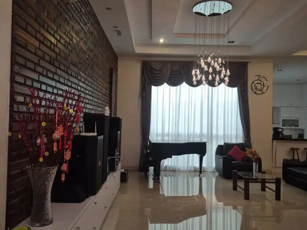 Dijual Rumah Mewah 4 Lantai di Manyar Permai Pik 1