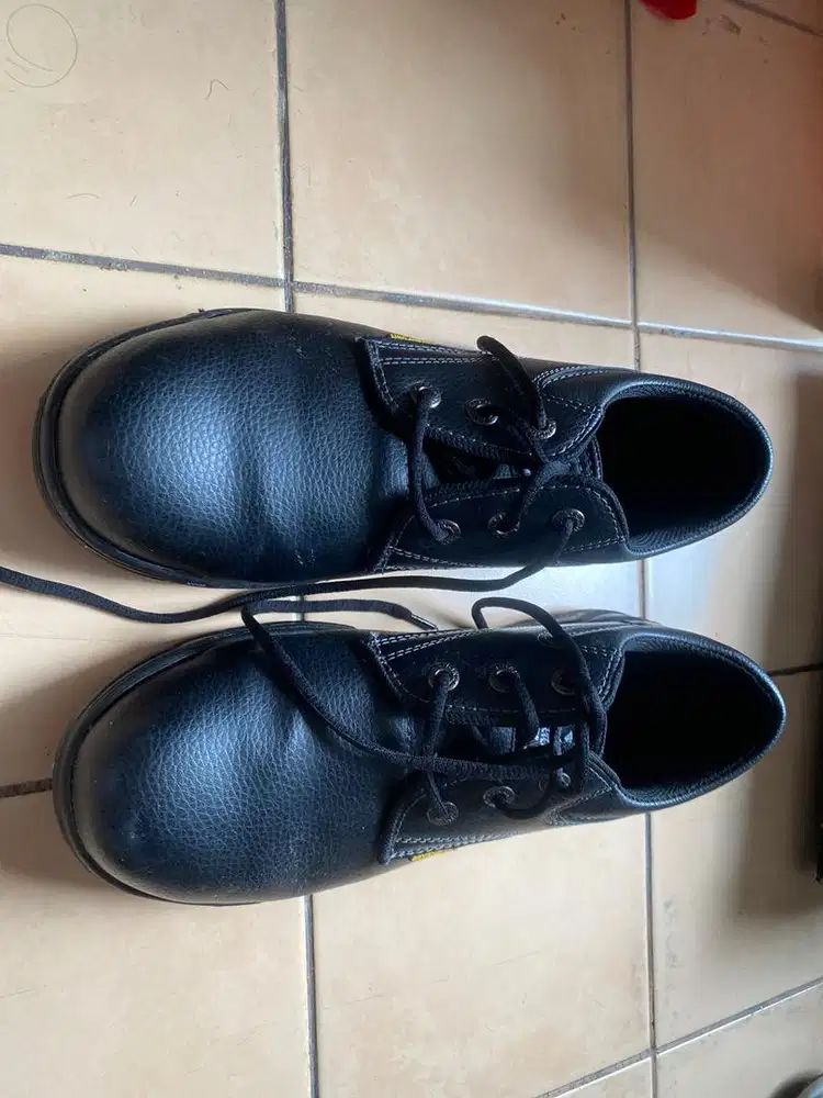 safety shoes kitchen