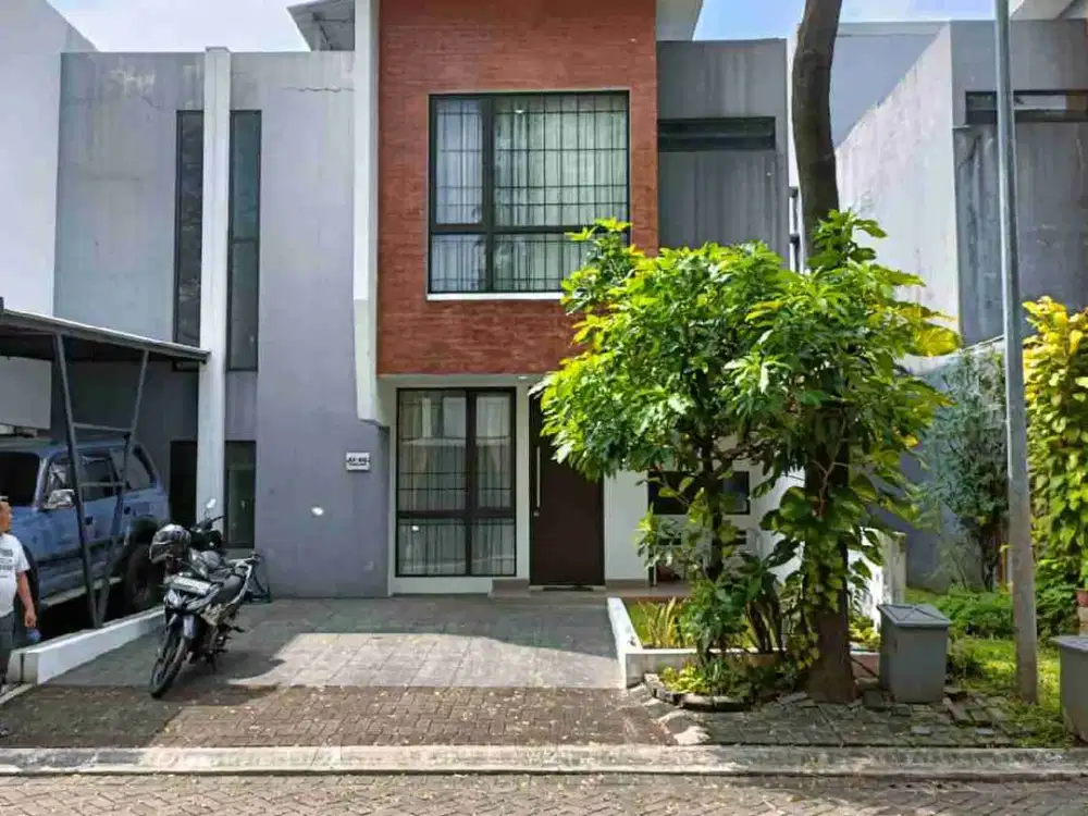 HOT SALE WITH GOOD DEAL !!! 

Di jual Ruman Secondary Siap Huni
Semi Furnished posisi Samping fasum