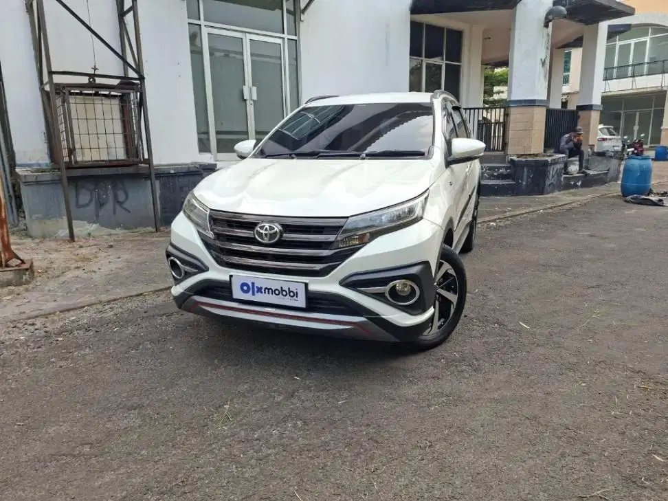 Pajak Panjang - Toyota Rush 1.5 TRD Sportivo Bensin AT 2019 Putih