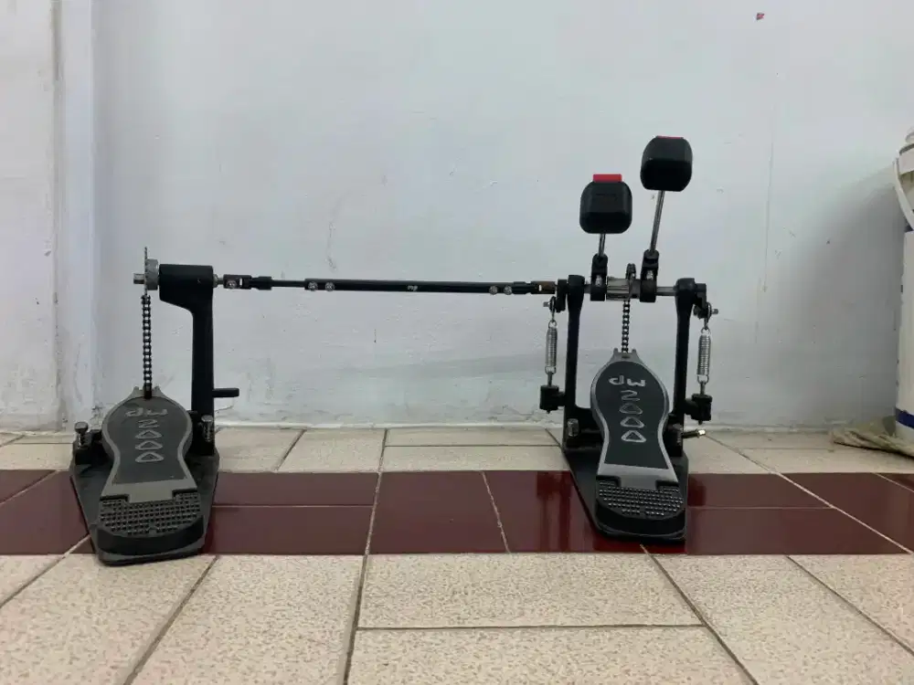 Double pedal Dw dan Standy Cymbal Tama